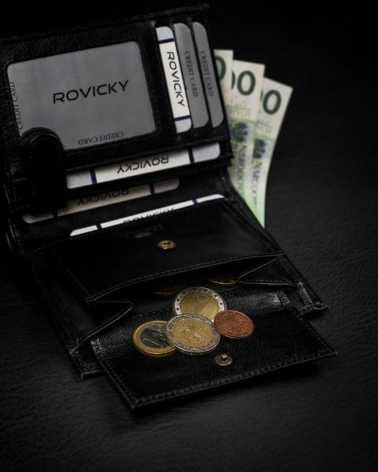 Portfel, czarno-czerwony, skórzany, RFID, Rovicky