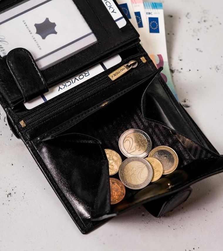 Portfel, czarno-czerwony, skórzany, RFID, Rovicky