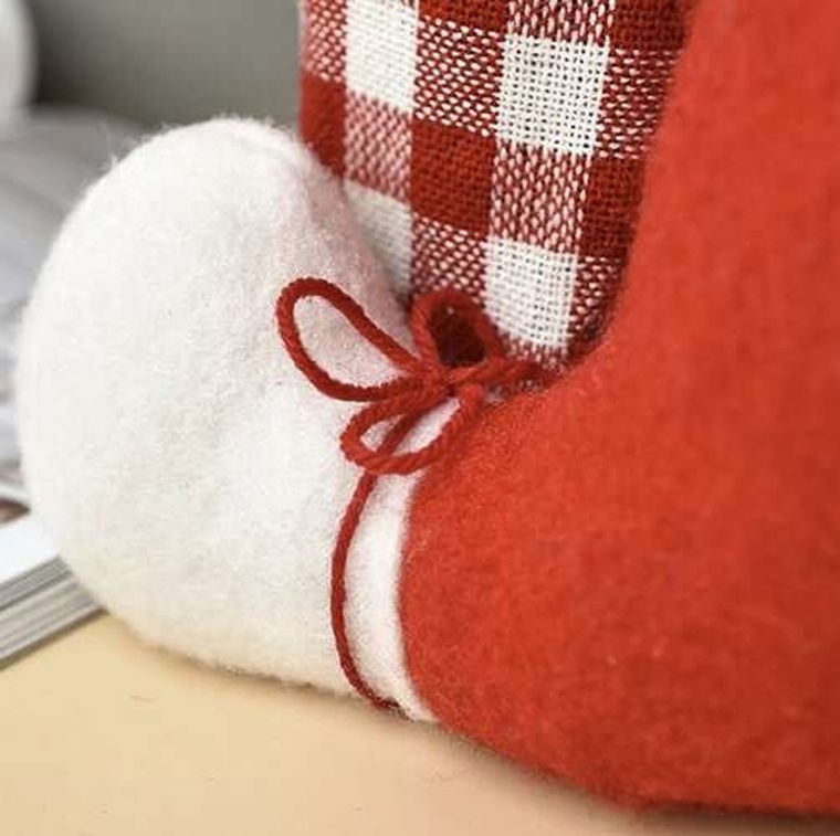 Ruhhy, skrzat świąteczny z torbą na butelkę