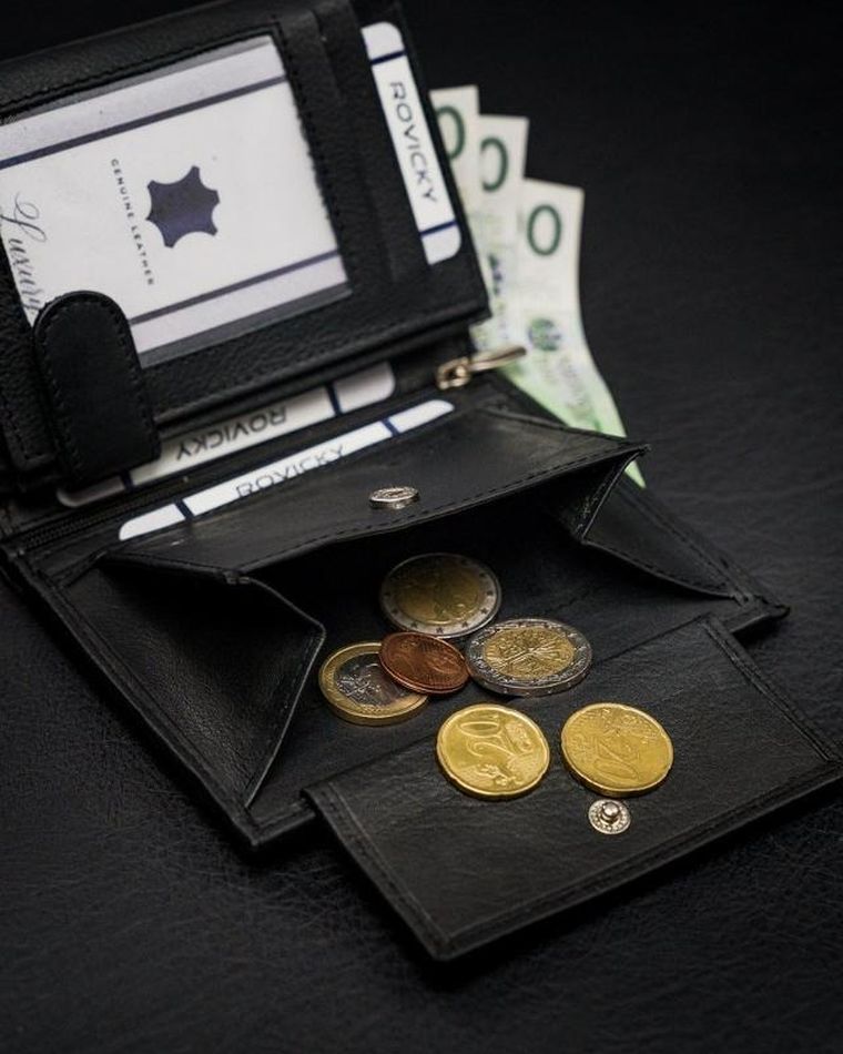 Składany, pionowy portfel męski z kieszonką na suwak, skóra naturalna, Rovicky