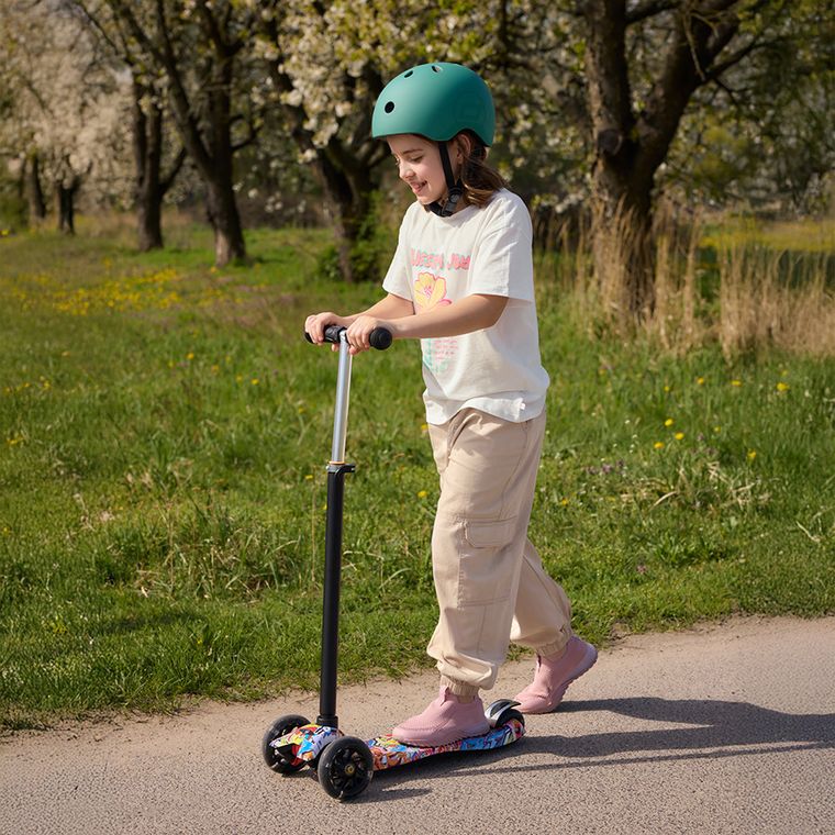 Smiki, 3-kołowa hulajnoga ze świecącymi kołami LED, graffiti