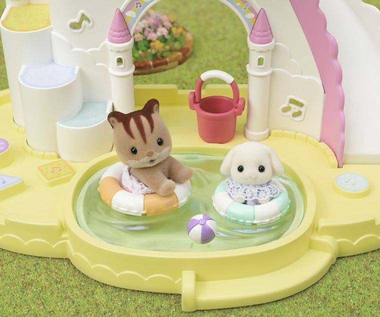 Sylvanian Families, Plac zabaw z basenem, zestaw figurek, 5746