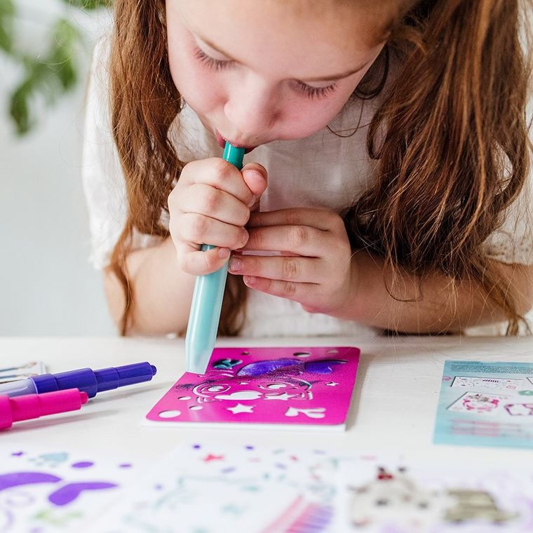 Totum, Koci Domek Gabi, zestaw artystyczny 2w1, brokatowe bransoletki z szablonami i pisakami