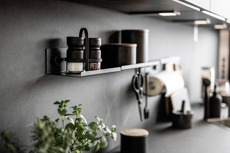 Wenko, solniczka i pieprzniczka na metalowym stojaku, Melli