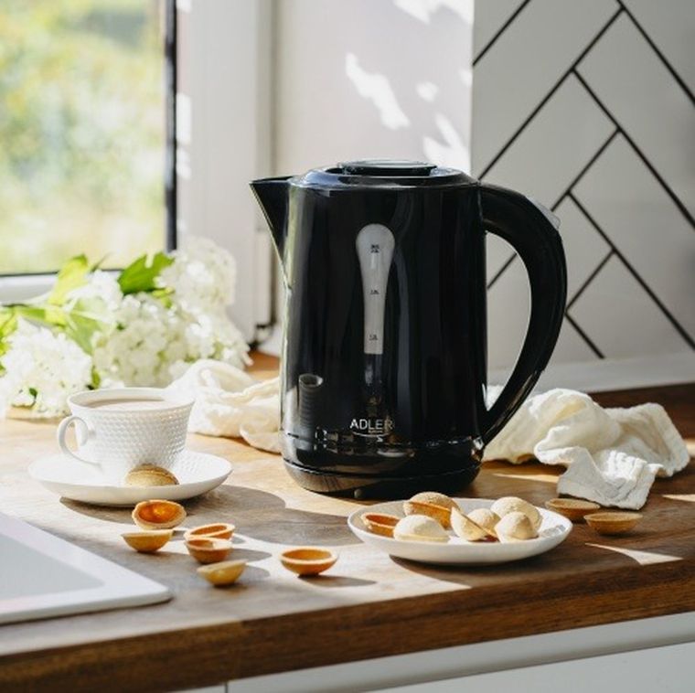 Adler, czajnik plastikowy, 2,5l