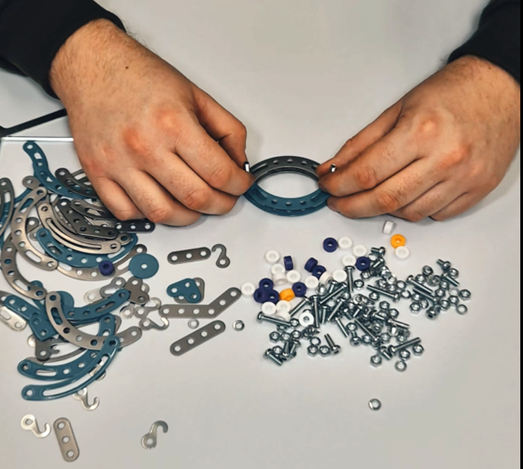 Alexander, Mały Konstruktor, Dinnozaur Velociraptor, zestaw konstrukcyjny, 202 elementy