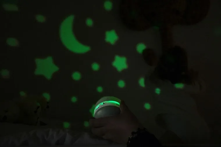 Beaba, Pixie, projektor gwiazd z pozytywką i czujnikiem płaczu, sage green