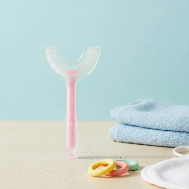 Bocioland, szczoteczka silikonowa w kształcie litery U do zębów, różowa