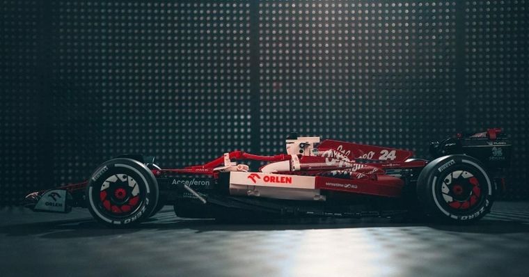 Cada, Alfa Romeo, Formuła 1 Team Orlen, samochód wyścigowy, czerwony, 1:8, 1868 elementów
