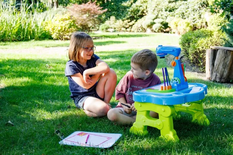 Carotina, biurko z projektorem LED