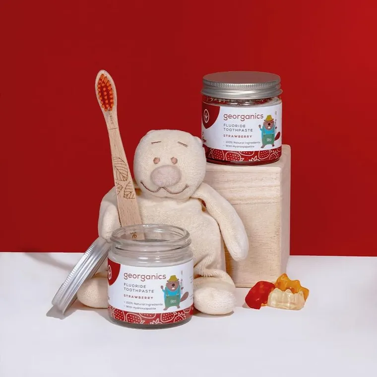 Georganics, organiczna pasta do zębów dla dzieci z fluorem w słoiku, strawberry, 60 ml