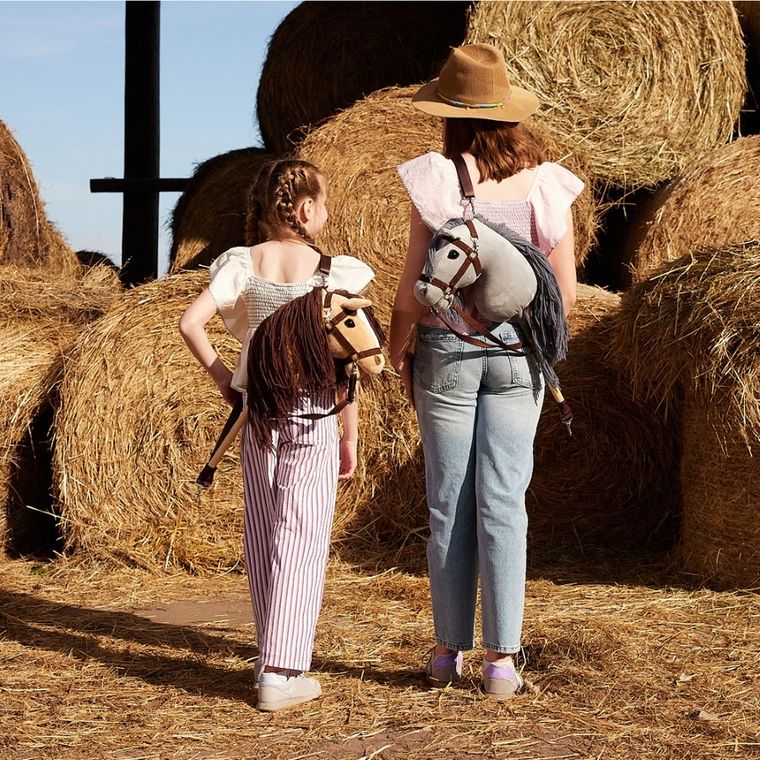 Hoppihorse, Hobby Horse, konik na kiju, A4, długowłosy, ciemno gniady