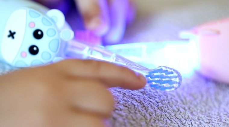 InnoGIO, GIOgiraffe, soniczna szczoteczka do zębów dla dzieci, niebieska