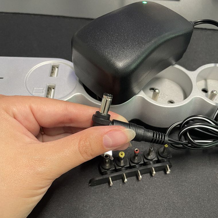 Izoxis, zasilacz uniwersalny