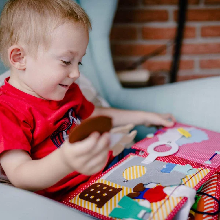 Jolly Designs. Życie domowe. Książeczka sensoryczno-manipulacyjna