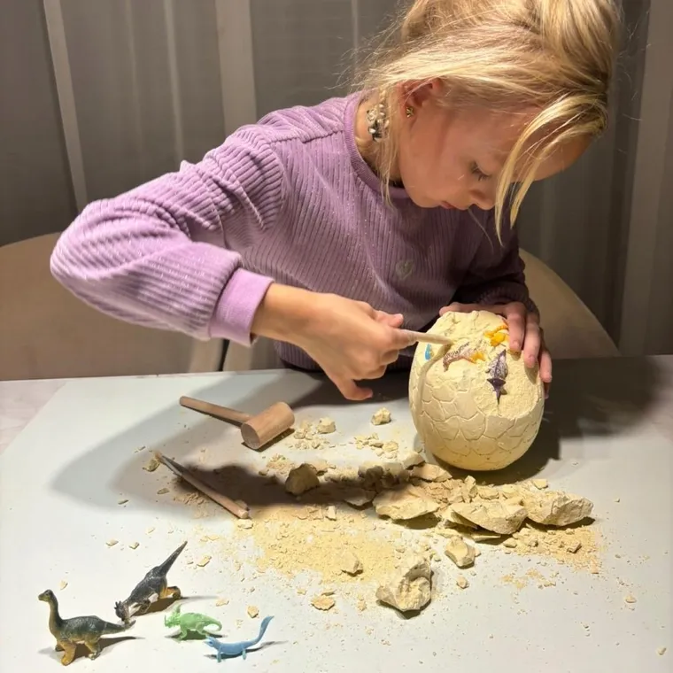 Kruzzel, jajo dinozaura z figurkami, wykopaliska, 12 szt.