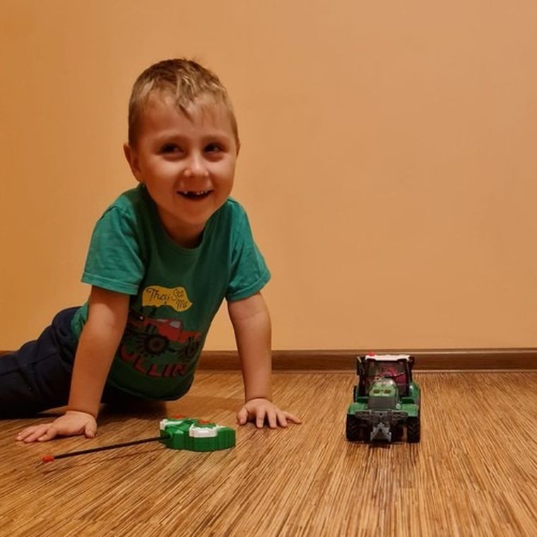 Kruzzel, traktor zdalnie sterowany, ciągnik