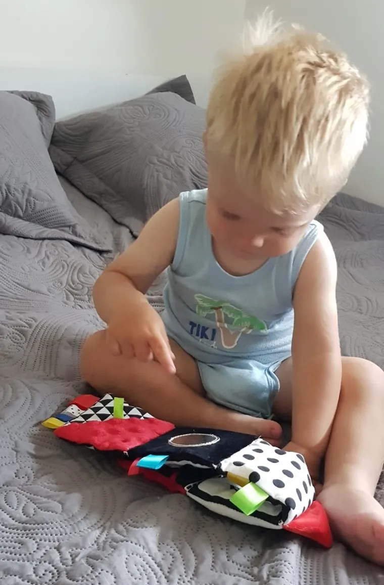 Mom's Care, mała książeczka, kontrastowa zabawka sensoryczna, czerwona