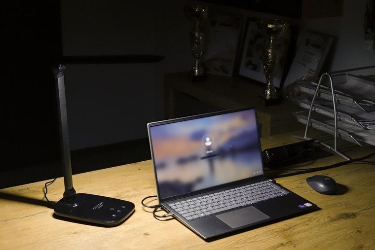 Montis, lampka biurkowa LED, MT042-BK, czarna, 230V + USB