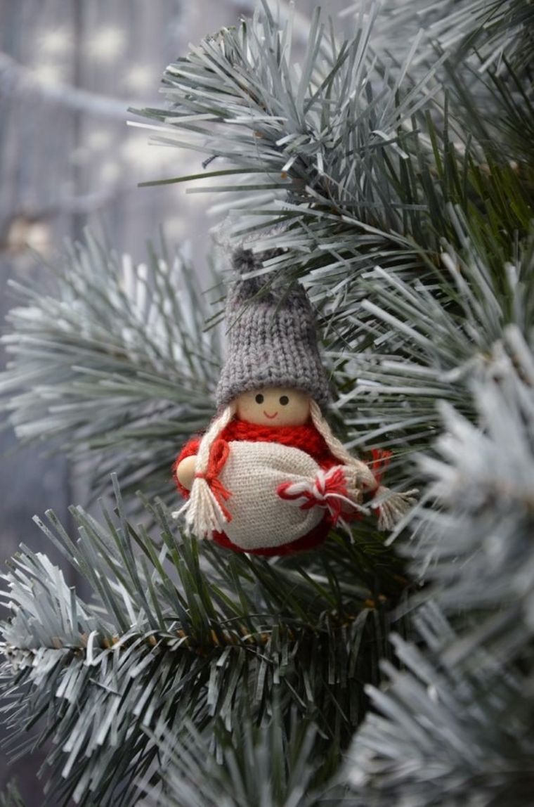 Saska Garden, laleczka dekoracyjna z workiem, czerwona, 7,5 cm