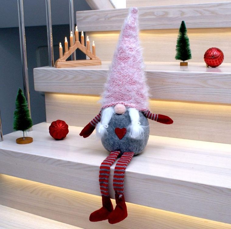 Saska Garden, pani skrzat z puchatą czapą, 45 cm