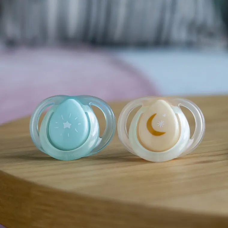 Tommee Tippee, Night, smoczek uspokajający, 0-6 m, 2 szt.