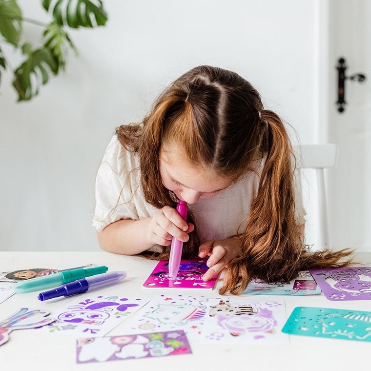 Totum, Koci Domek Gabi, zestaw artystyczny 2w1, brokatowe bransoletki z szablonami i pisakami