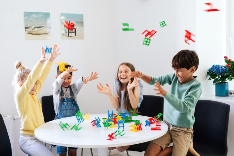 Trefl, Mistakos, Krzesła - Walka o stołki, familijna gra zręcznościowa