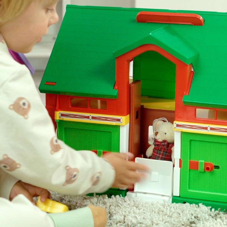 Wader, Play House, farma