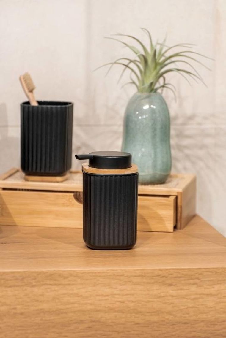 Wenko, dozownik do mydła w płynie, Rotello