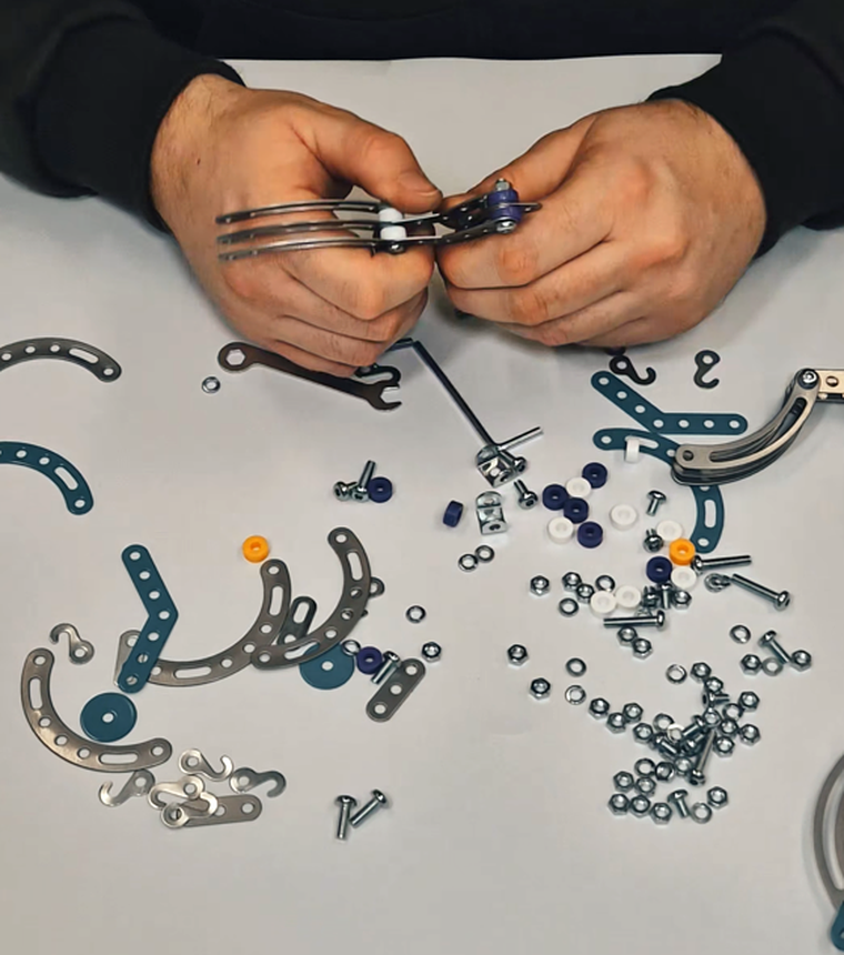 Alexander, Mały Konstruktor, Dinnozaur Velociraptor, zestaw konstrukcyjny, 202 elementy