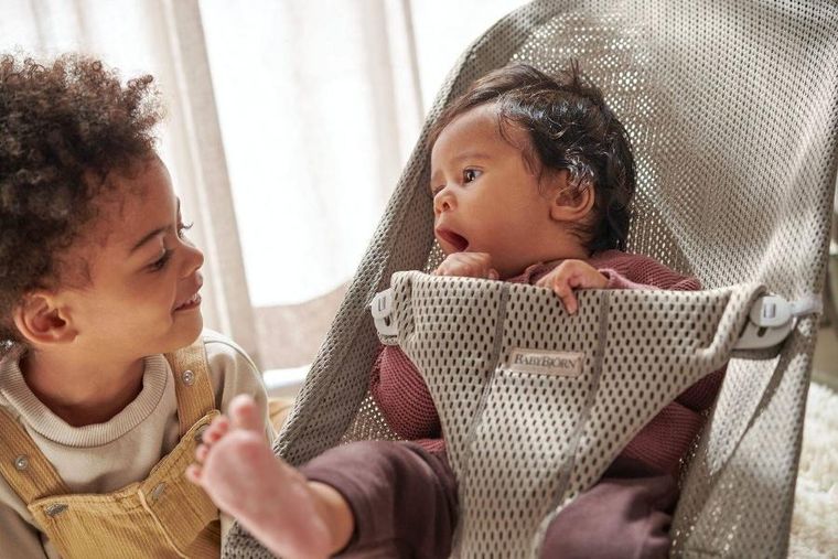 BabyBjörn, Bliss Mesh, leżaczek, szarobeżowy + Googly Eyes Pastels, zabawka niemwolęca