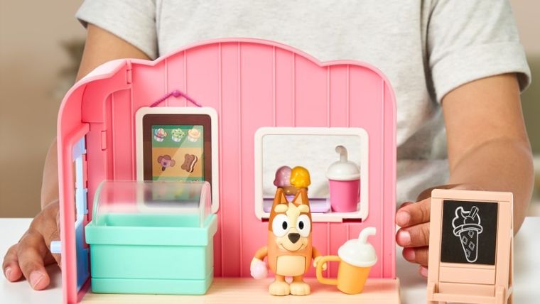 Bluey, lodziarnia, zestaw z figurką