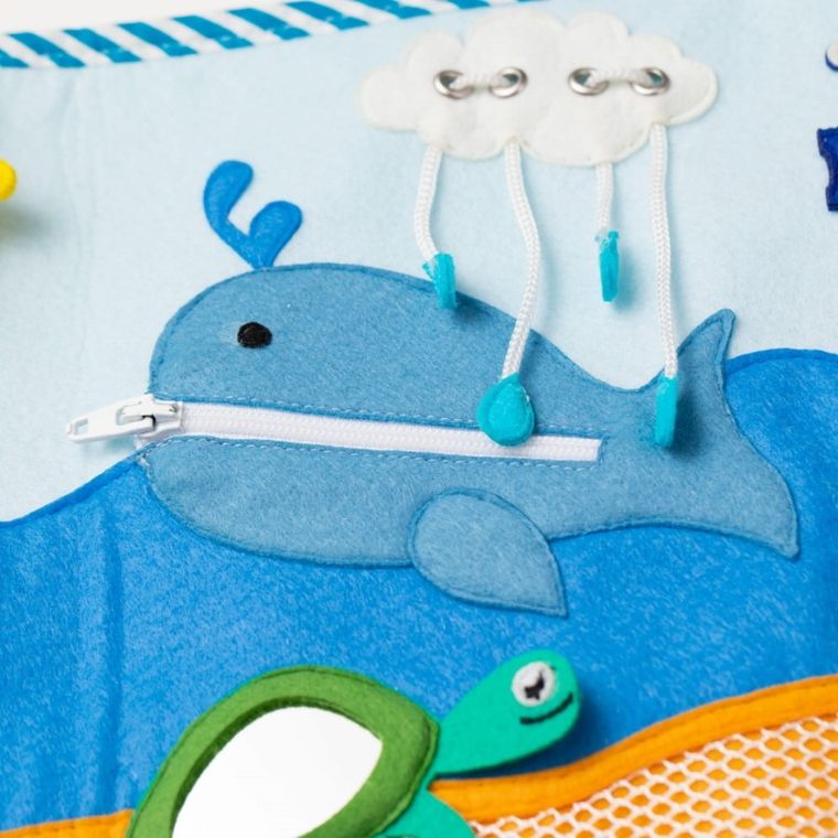 Jolly Designs. Magiczna Ryba. Tablica manipulacyjna. Książeczka sensoryczna