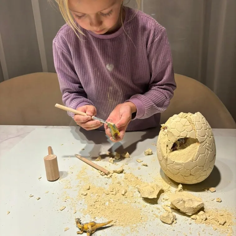Kruzzel, jajo dinozaura z figurkami, wykopaliska, 12 szt.