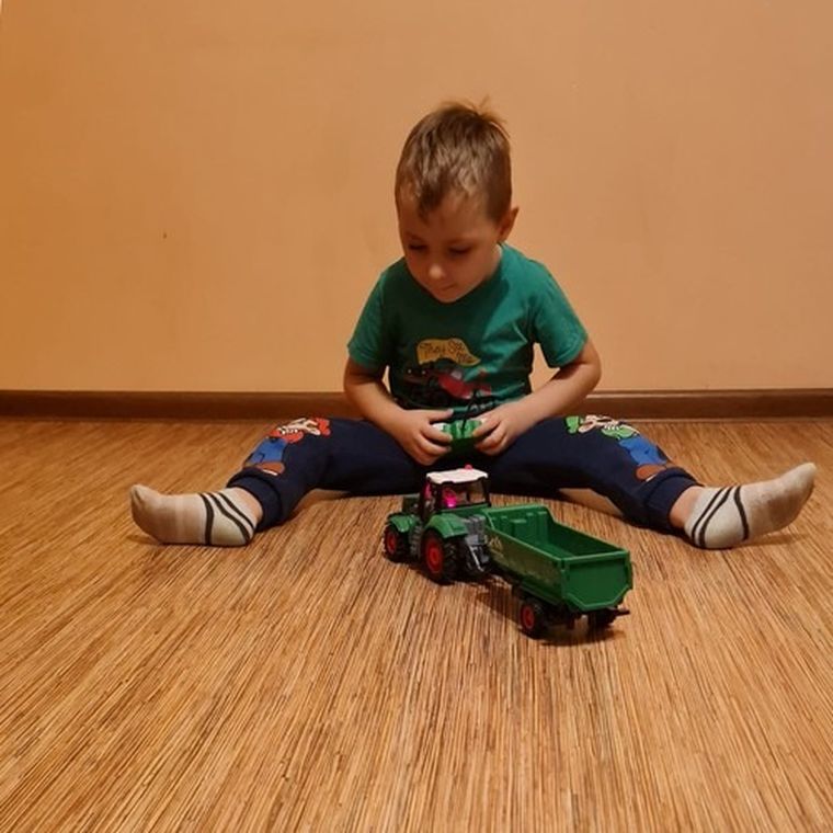 Kruzzel, traktor zdalnie sterowany, ciągnik