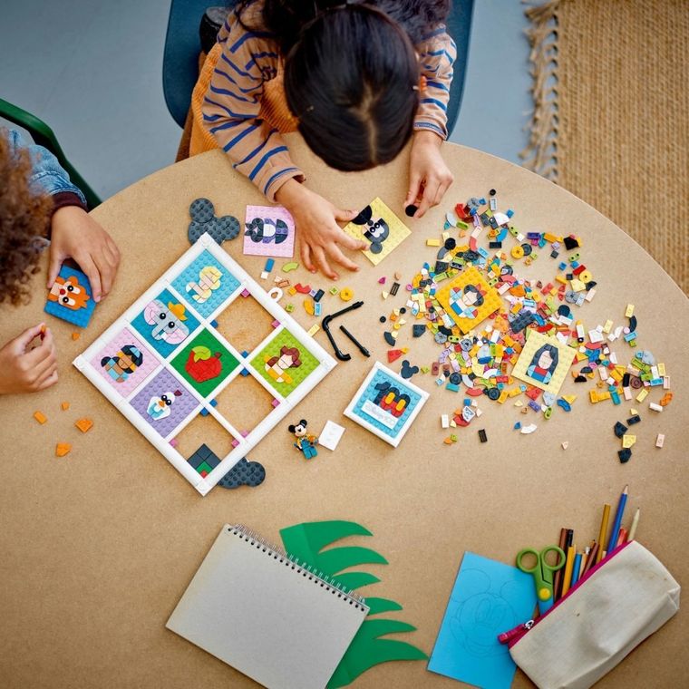 LEGO Disney, 100 lat kultowych animacji Disneya, 43221