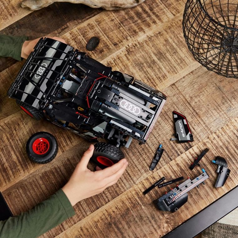 LEGO Technic, Audi RS Q e-tron, 42160