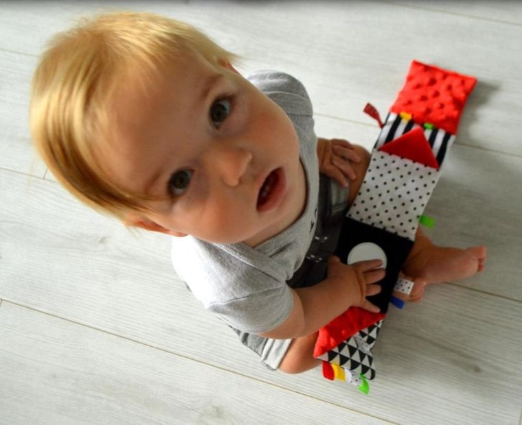 Mom's Care, mała książeczka, kontrastowa zabawka sensoryczna, czerwona