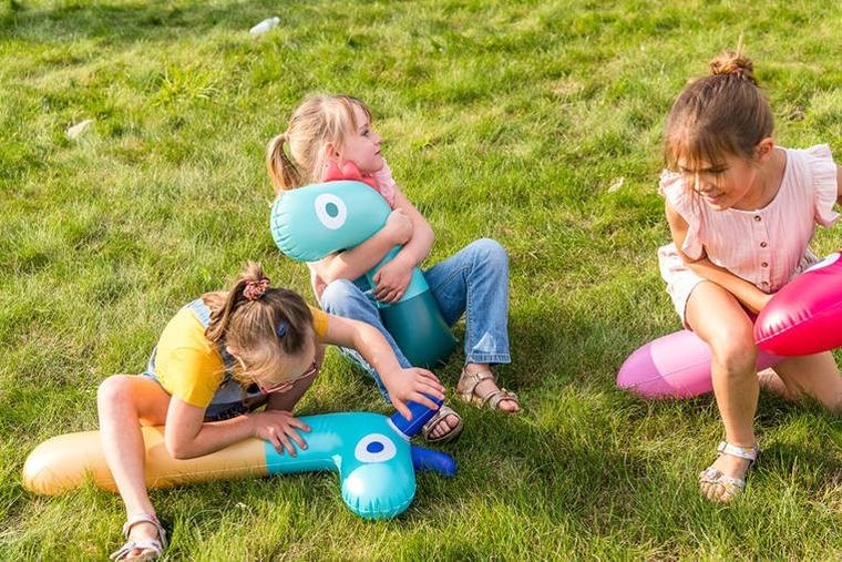 Quut, dmuchany makaron do pływania, koń