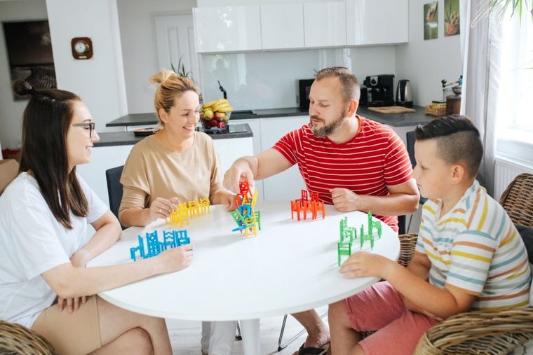 Trefl, Mistakos, Krzesła - Walka o stołki, familijna gra zręcznościowa