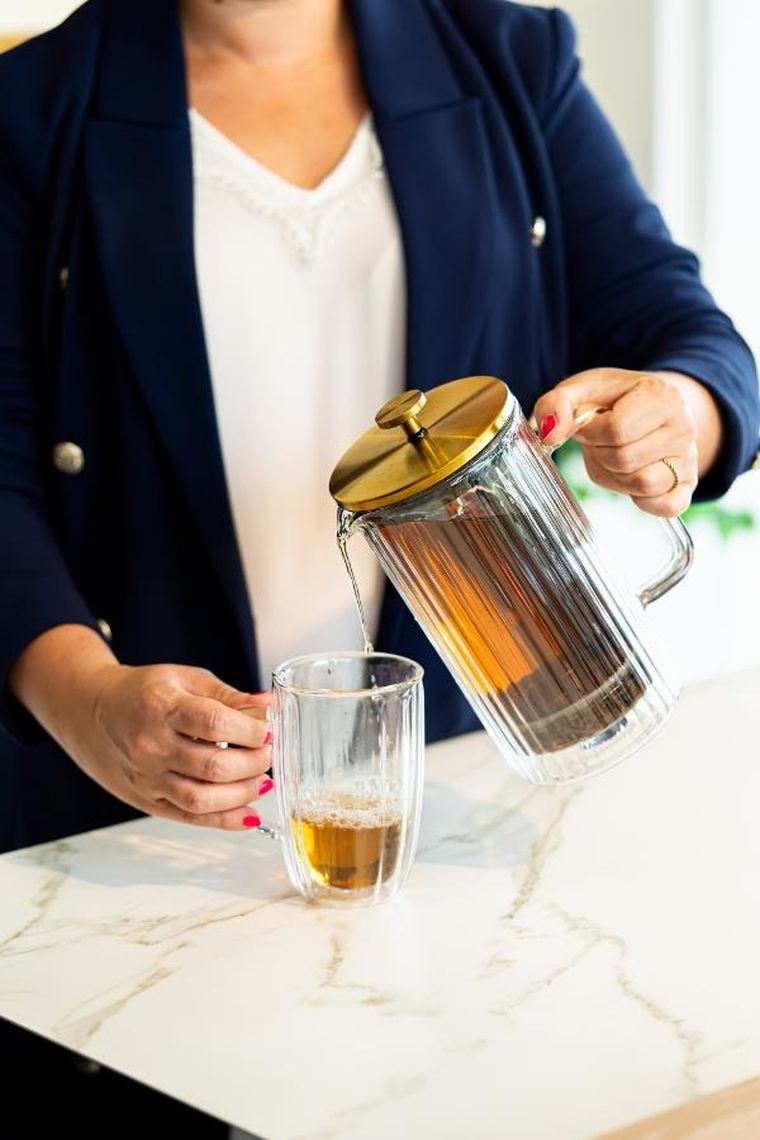 Vialli Design, zaparzacz do kawy i herbaty z podwójną ścianką, 1000 ml, Tulip złoty mat