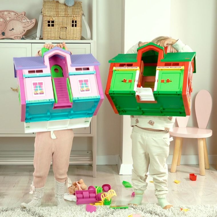 Wader, Play House, farma