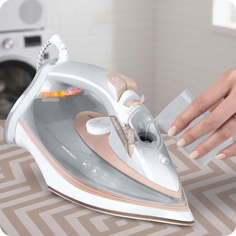 Berdsen, żelazko parowe, ceramiczna powłoka, praca w pionie, 3000W, BD-332