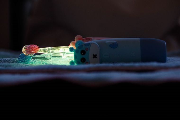 InnoGIO, GIOgiraffe, soniczna szczoteczka do zębów dla dzieci, różowa