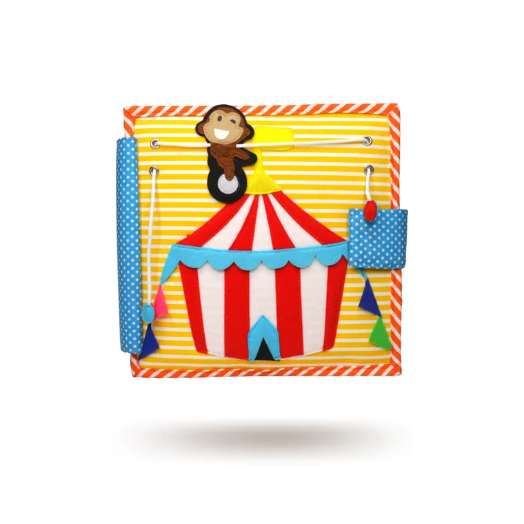 Jolly Designs. Karnawał. Książeczka sensoryczno-manipulacyjna