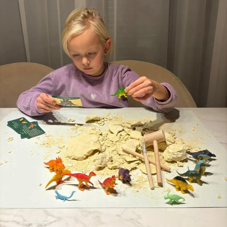 Kruzzel, jajo dinozaura z figurkami, wykopaliska, 12 szt.