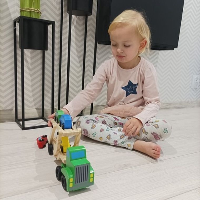 Kruzzel, tir z lawetą i samochodzikami, drewniany