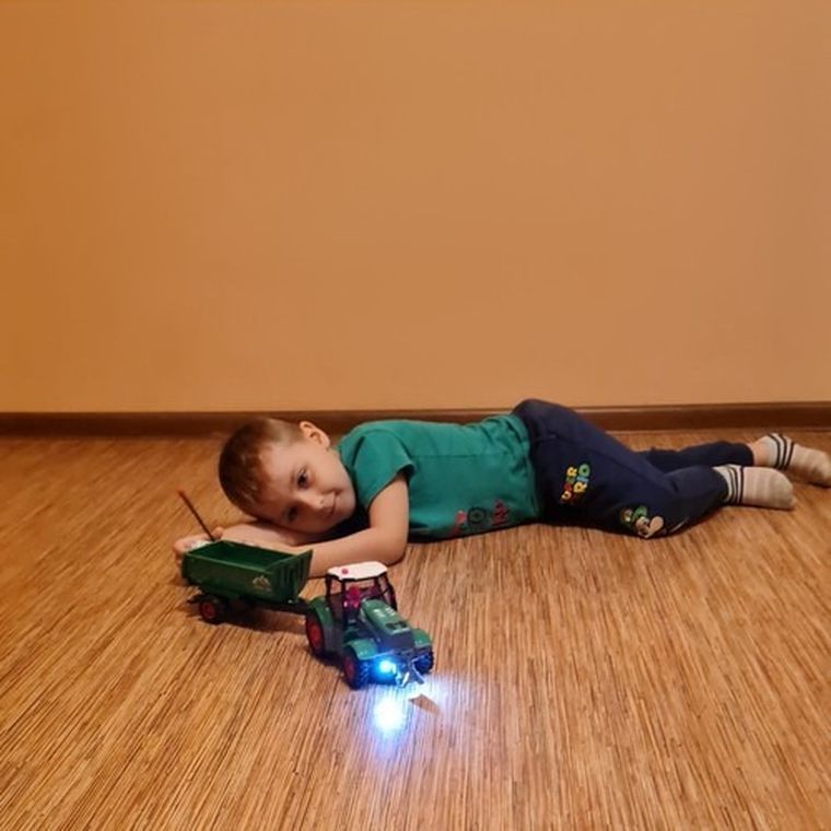 Kruzzel, traktor zdalnie sterowany, ciągnik