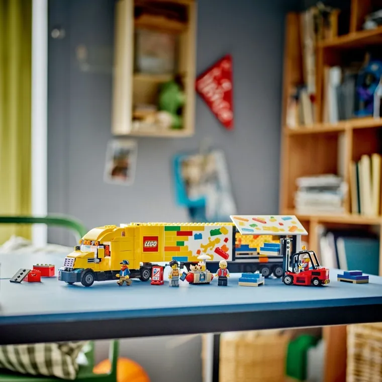 LEGO City, Żółta ciężarówka dostawcza, 60440